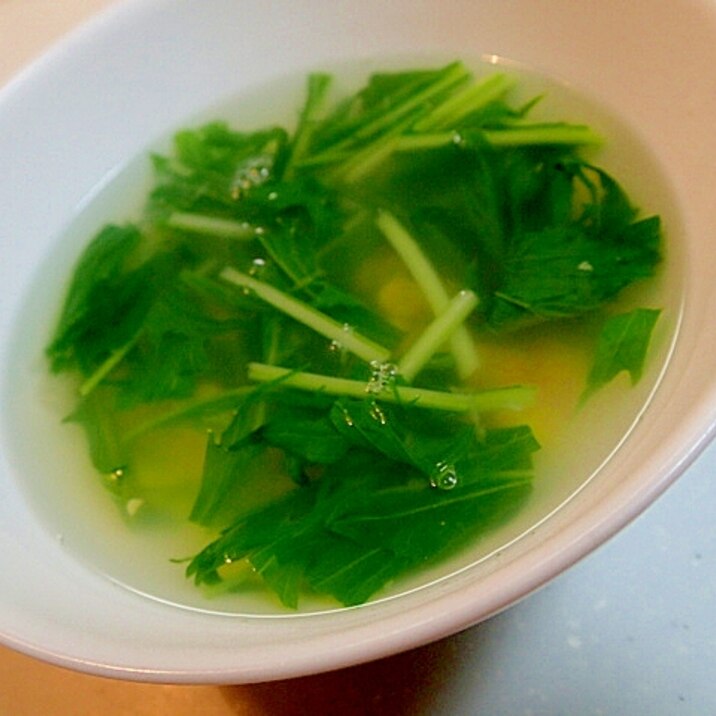 ガラスープで　生姜がピリリなコーンと水菜のスープ♬